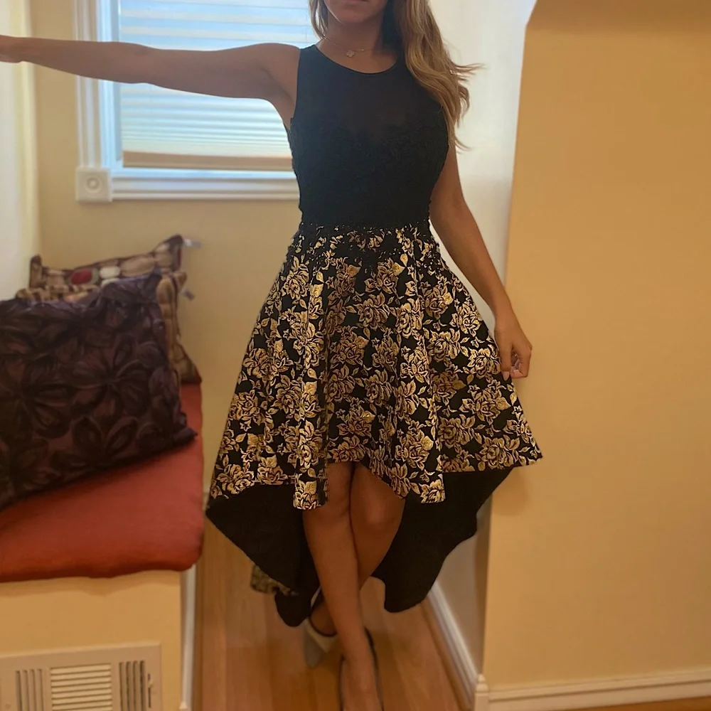 Beautiful black and gold dress - Picture 2 of 8